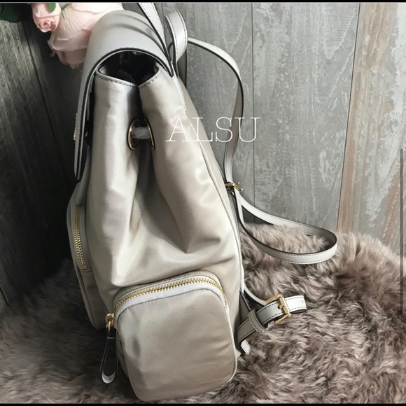 Michael Kors Abbey LG Cargo Backpack Cement BeigeW - Picture 3 of 7